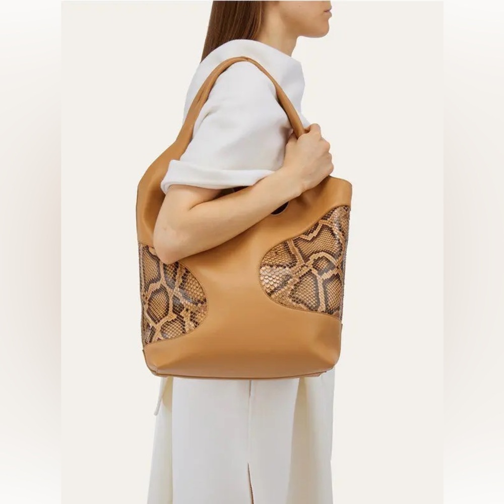 $3000 Salvatore Ferragamo Hobo Bag With Cut-Out Detailing, Light Caramel - Picture 5 of 17